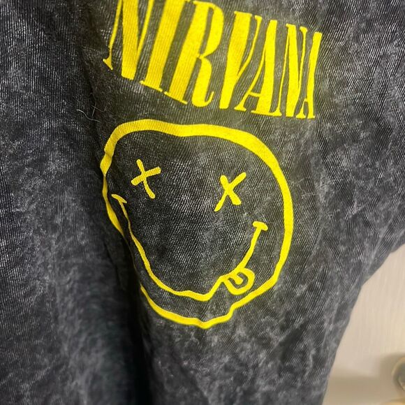 ✨Nirvana Washed Black Yellow Smiley Logo Graphic Design Sz Medium T-Shirt✨ - Picture 5 of 5